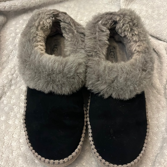 UGG Black & Gray Wrin Slippers Size 8 - Picture 1 of 8